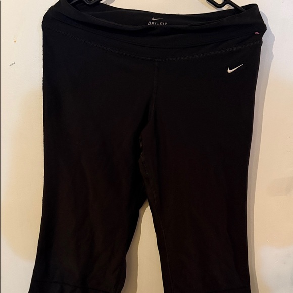 Nike Black Athletic Capris - Picture 1 of 4